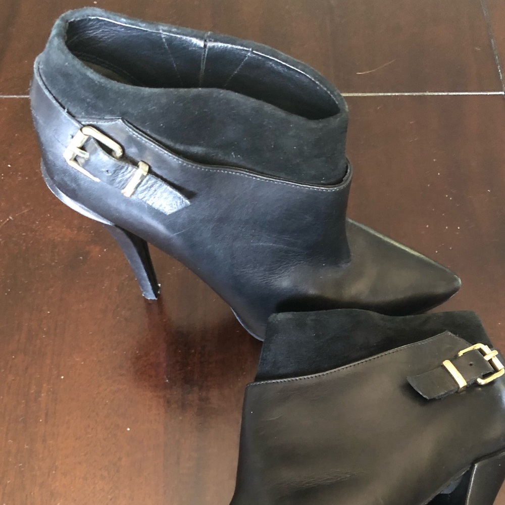 Kenneth Cole Booties 🖤 - Picture 4 of 16